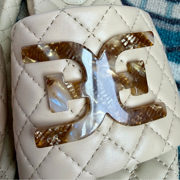 Sam Edelman Kardinda Sandals Sz 6M Cream Quilted Emblem Slides Minimalist NWOB - Picture 11 of 13
